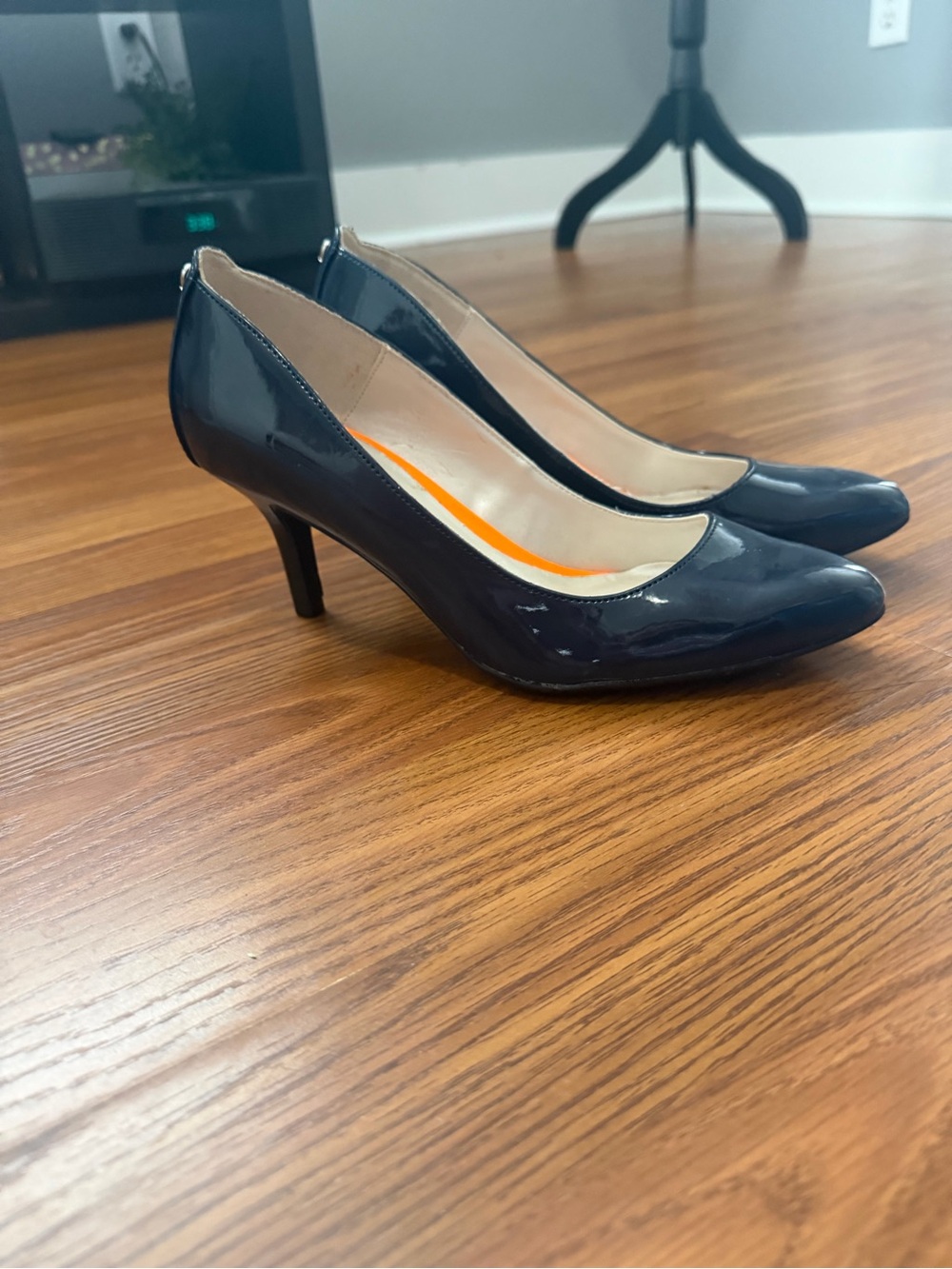 Etienne Aigner Drew Navy Patent Leather Pumps 7.5
